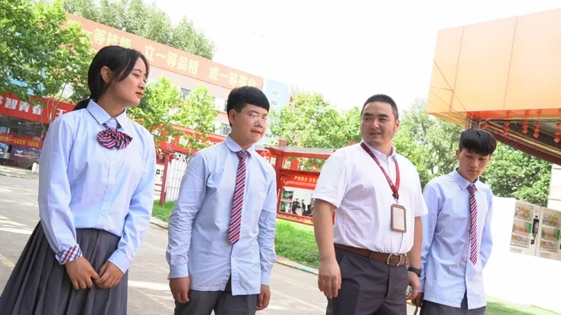 致敬師恩|新華好老師何文峰，帶領(lǐng)學(xué)生走出職技新人生